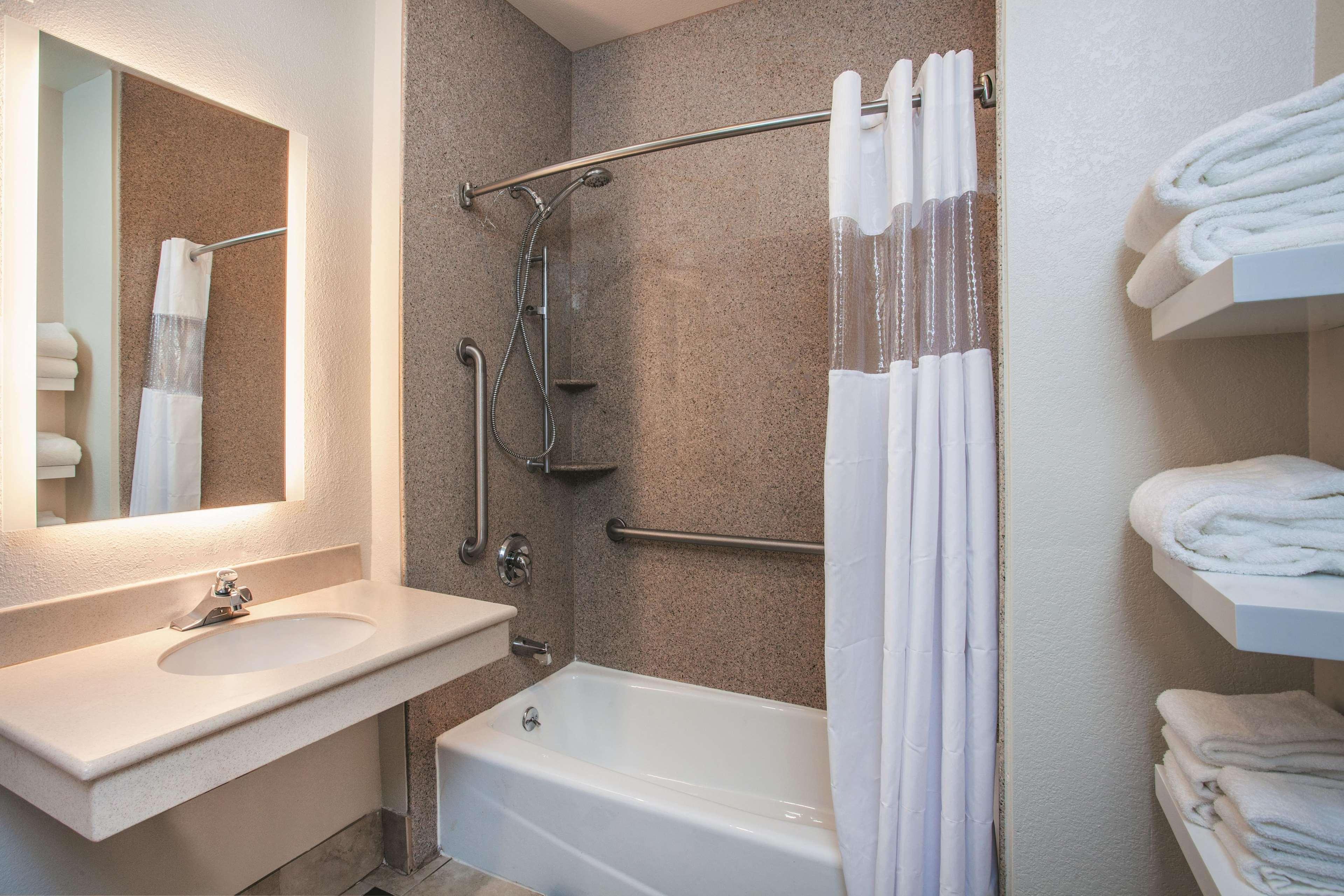 La Quinta By Wyndham Dublin - Pleasanton Hotel Exterior photo